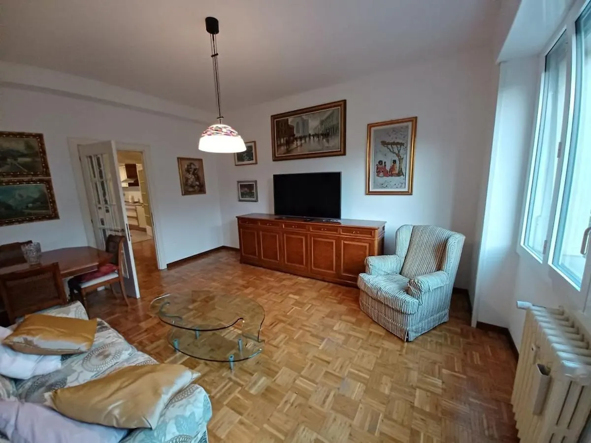 Apartment Lagosta Home-Isola Milan