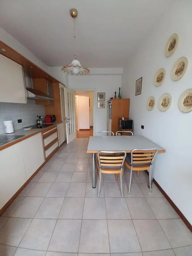 Apartment Lagosta Home-Isola Milan